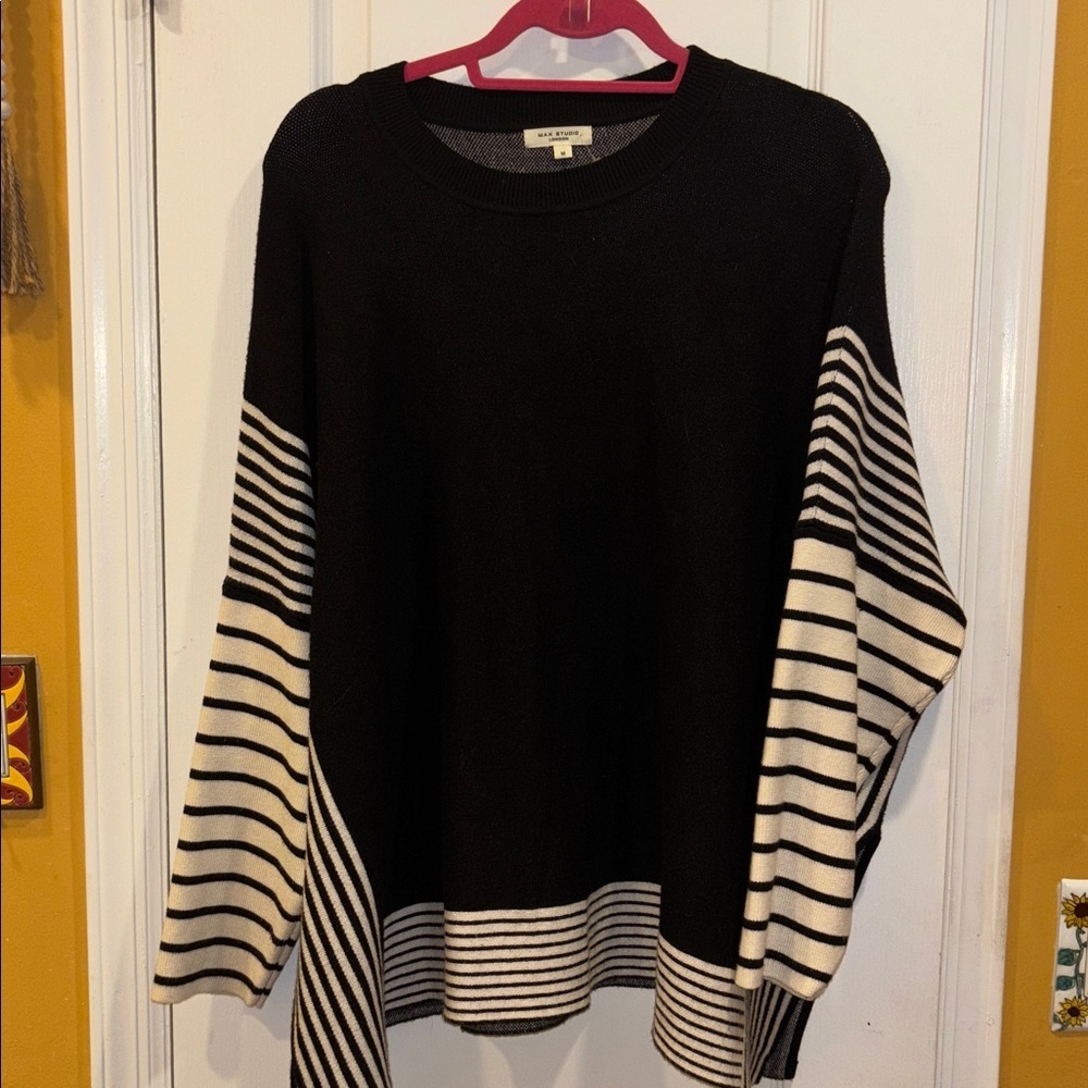 MAX STUDIO LONDON BLACK AND OFF WHITE HANDKERCHIEF STYLE SWEATER SIZE MEDIUM